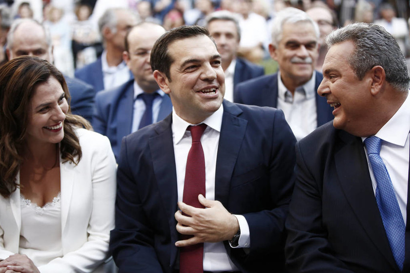 Ο Αλέξης Τσίπρας ΓΙΑ ΠΡΩΤΗ ΦΟΡΑ με γραβάτα - Τήρησε την υπόσχεσή του ο πρωθυπουργός! (pics)