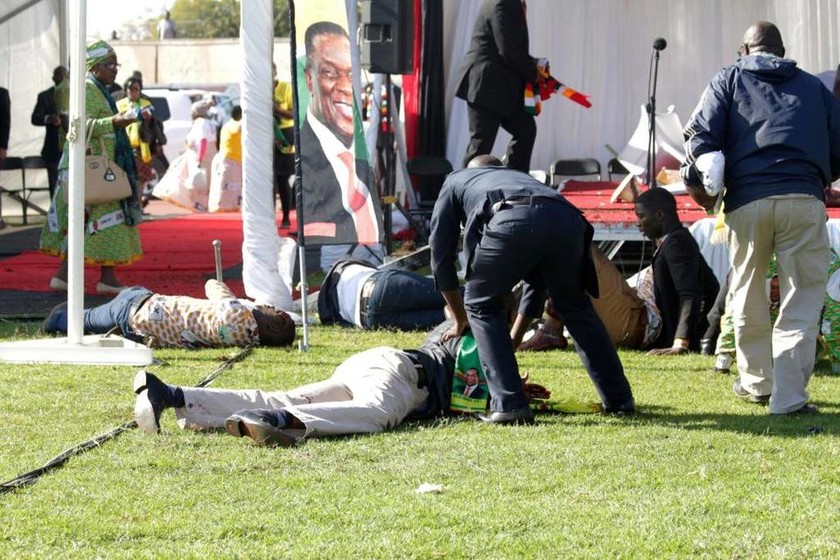 Βίντεο ΣΟΚ: Καρέ – καρέ η απόπειρα δολοφονίας του Προέδρου της Ζιμπάμπουε – Δεκάδες τραυματίες