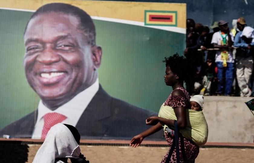 Βίντεο ΣΟΚ: Καρέ – καρέ η απόπειρα δολοφονίας του Προέδρου της Ζιμπάμπουε – Δεκάδες τραυματίες