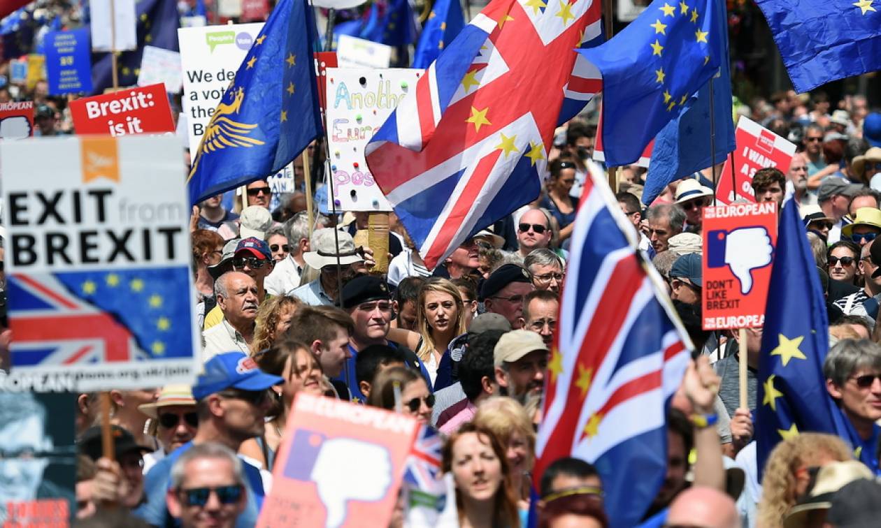 Εντυπωσιακές εικόνες: Λαοθάλασσα 100.000 Βρετανών απαίτησε νέο δημοψήφισμα για το Brexit