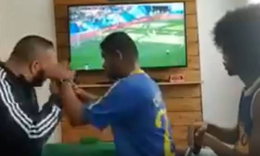 Βίντεο που ραγίζει καρδιές στο Μουντιάλ: Τυφλός και κωφός Βραζιλιάνος «βλέπει» το γκολ του Κουτίνιο