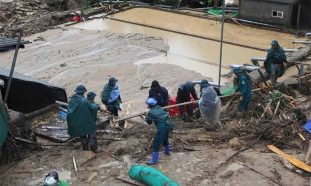 Βιετνάμ: Τους 15 έφτασαν οι νεκροί από τις πλημμύρες και τις κατολισθήσεις (vid)