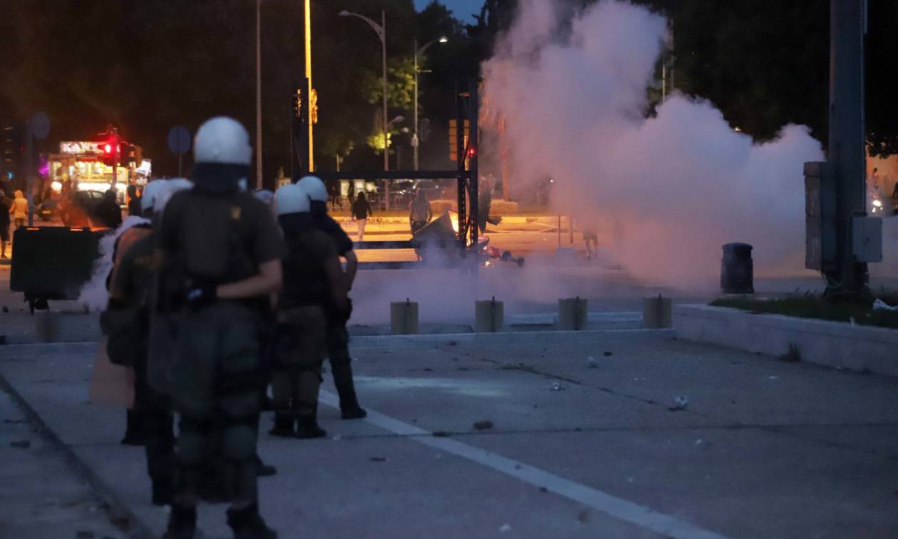 Θεσσαλονίκη: Πέντε συλλήψεις για τα επεισόδια έξω από τη ΔΕΘ (pics)