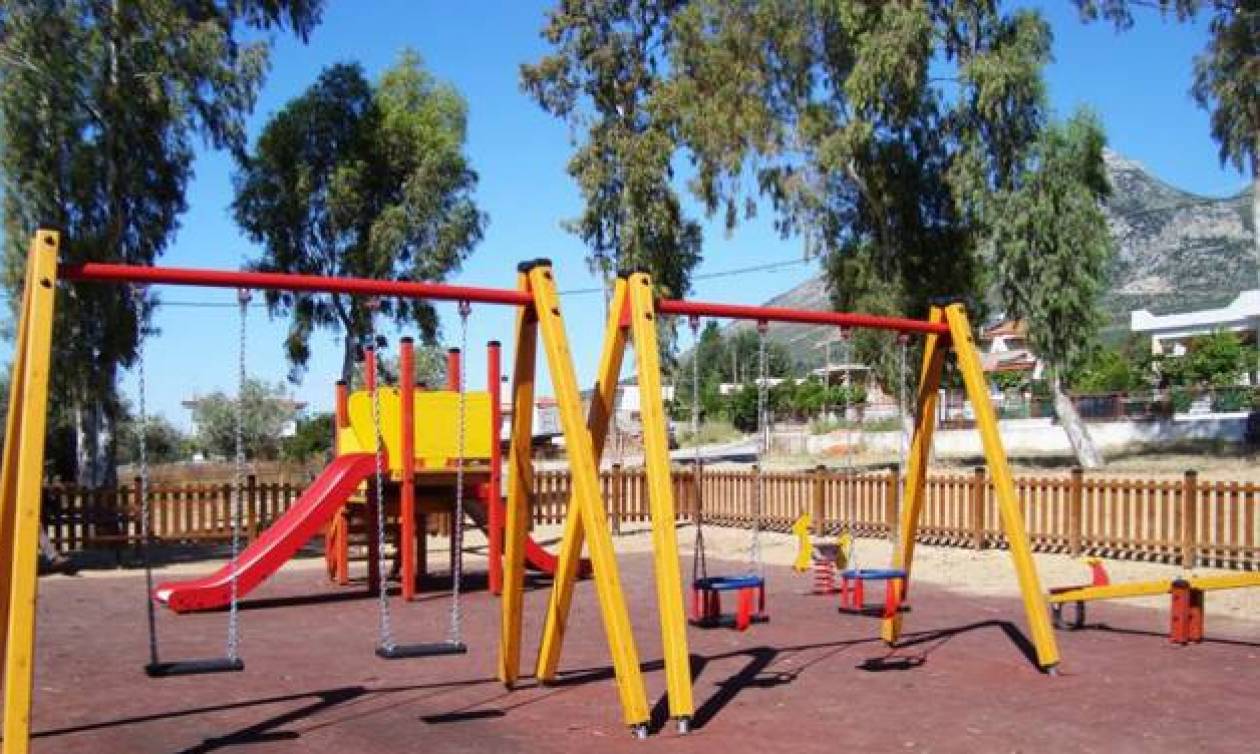 Κρήτη: Παραλίγο τραγωδία με παιδιά που έπαιζαν σε πάρκο - Οι εικόνες που προκάλεσαν τρόμο