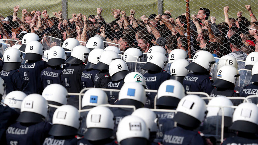 Τι φοβούνται; Μυστηριώδης εντολή για πολεμική άσκηση εναντίον προσφύγων στα σύνορα της Αυστρίας