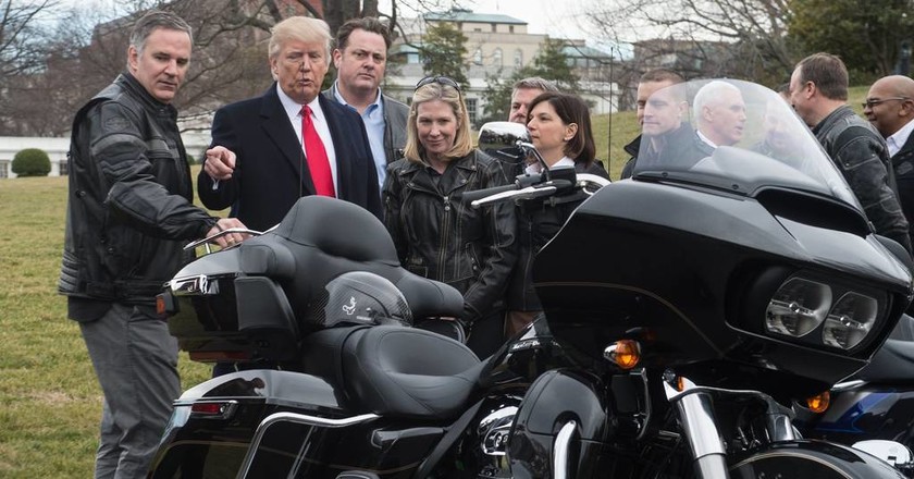 «Μύδροι» Τραμπ κατά της Harley - Davidson (Pics+Vid)