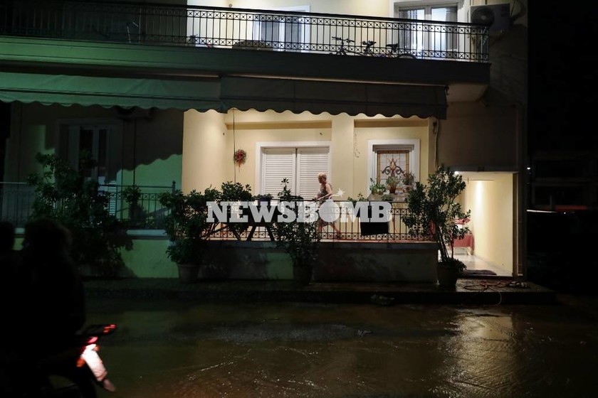 Καιρός: Ο εφιάλτης ζωντάνεψε ξανά στη Μάνδρα-Ποτάμια οι δρόμοι, πλημμύρισαν σπίτια και καταστήματα 