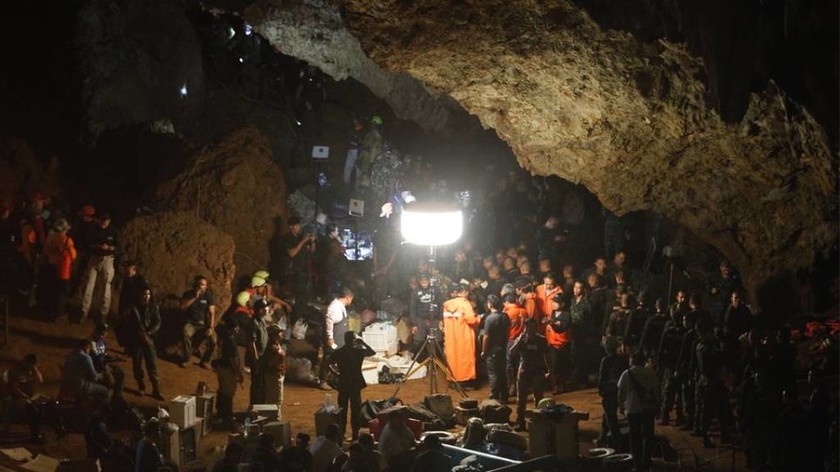 Θρίλερ και αγωνία: Ποδοσφαιρική ομάδα παραμένει εγκλωβισμένη σε σπηλιά για τέταρτη ημέρα (vid+pics)