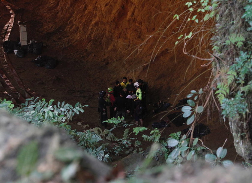 Θρίλερ και αγωνία: Ποδοσφαιρική ομάδα παραμένει εγκλωβισμένη σε σπηλιά για τέταρτη ημέρα (vid+pics)