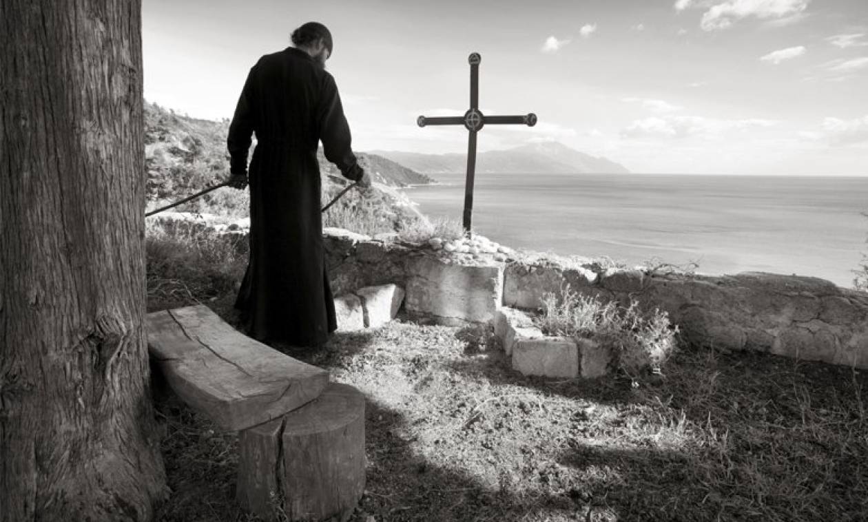 Αγιορείτες μοναχοί: Προδοτική η συμφωνία για το Σκοπιανό