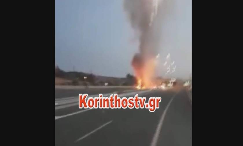 Εικόνες - σοκ στην Εθνική Κορίνθου – Πατρών: Φορτηγό τυλίγεται στις φλόγες