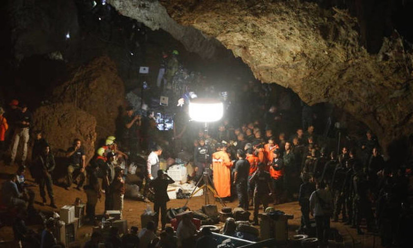 Στο «κόκκινο» η αγωνία για την ποδοσφαιρική ομάδα που παραμένει εγκλωβισμένη σε σπηλιά (vid+pics)