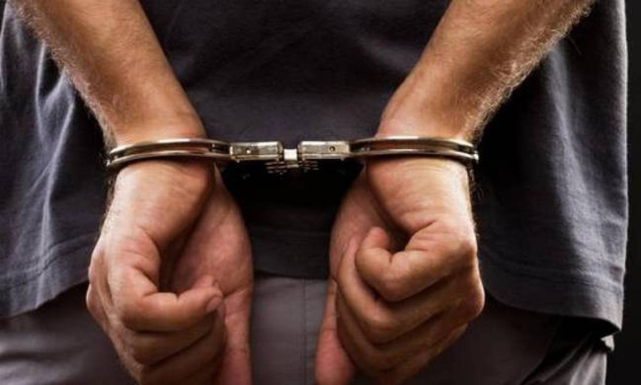 Ελευσίνα: Συνελήφθη 34χρονος που μετέφερε 59 μετανάστες μέσα σε κλειστή καρότσα φορτηγού