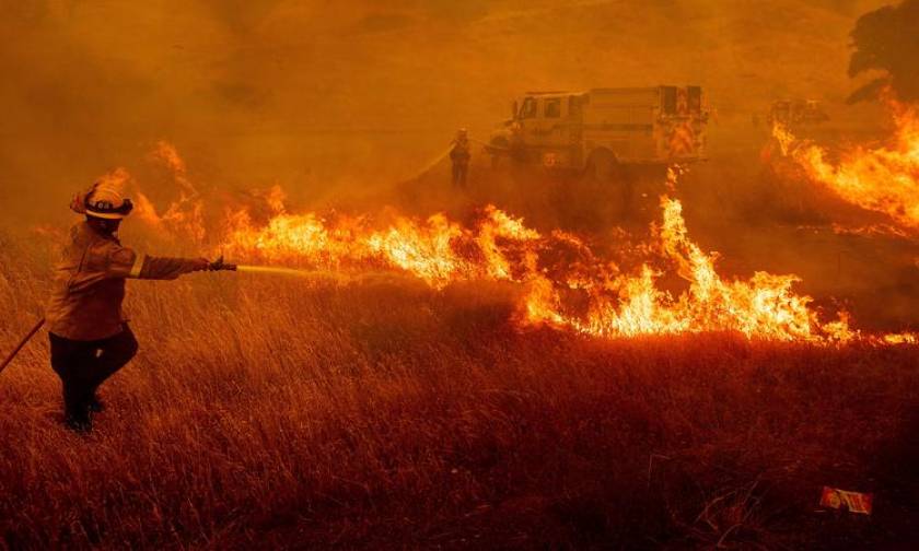 Τεράστια πυρκαγιά στη Βόρεια Καλιφόρνια