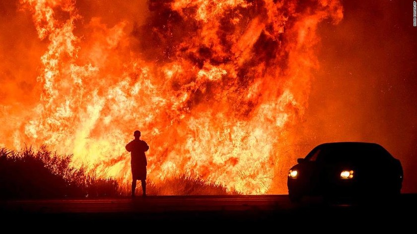 Τεράστια πυρκαγιά στη Βόρεια Καλιφόρνια 