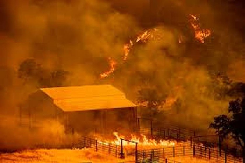 Τεράστια πυρκαγιά στη Βόρεια Καλιφόρνια 