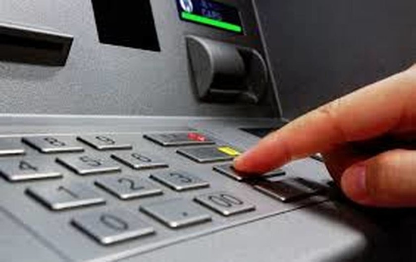 Κιλκίς: Παγίδευαν ΑΤΜ τραπεζών - Το κόλπο για να μην χρεώνονται οι λογαριασμοί τους