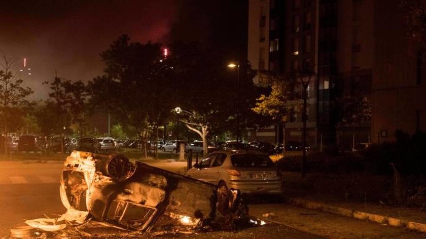 Γαλλία: Νεκρός 22χρονος από πυρά αστυνομικού - Σοβαρά επεισόδια στη Νάντη (vids+pics)