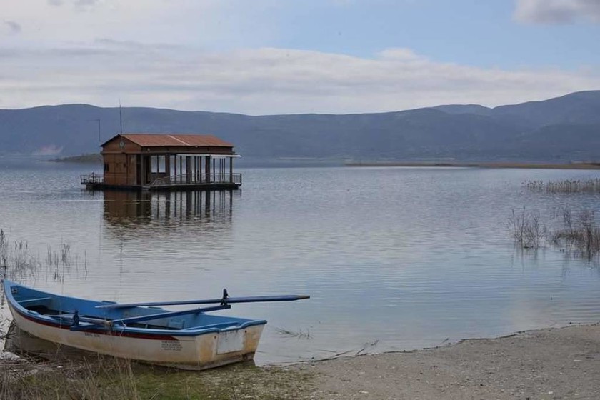 Μολυσμένα τα νερά της λίμνης Βεγορίτιδας