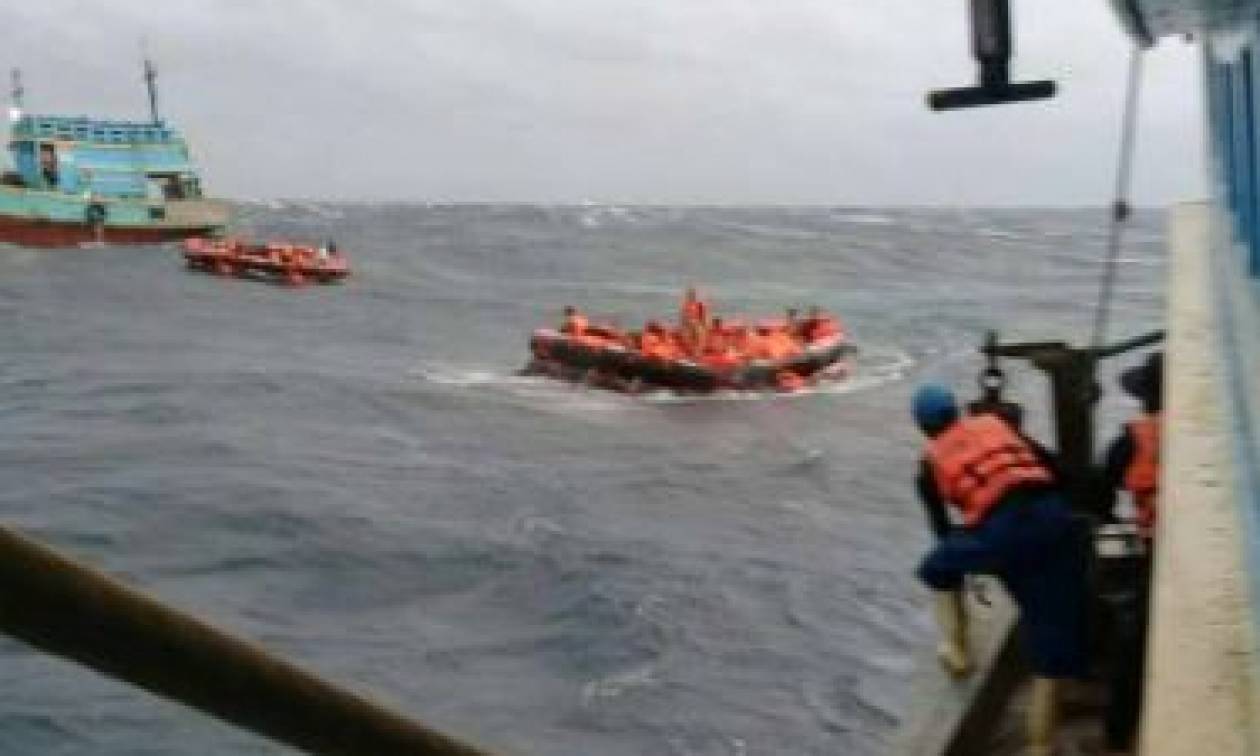 Ταϊλάνδη: Ένας νεκρός και 53 αγνοούμενοι μετά τη βύθιση τουριστικού σκάφους (pics)