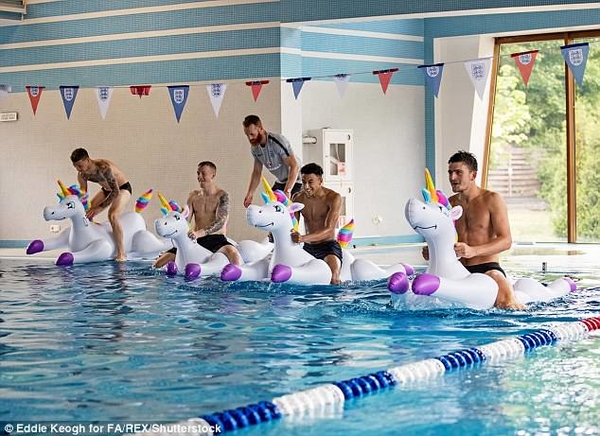 4DEED19400000578 5919187 England stars play on inflatable unicorns in a pool game devised m 98 1530742751265