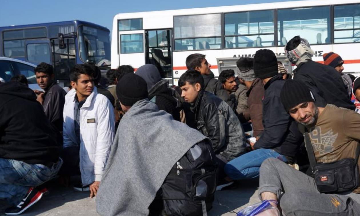Γιούνκερ σε Κουρτς: Η Frontex θα ενισχυθεί με 10.000 αστυνομικούς