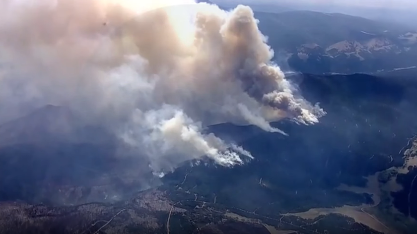 Τεράστια πυρκαγιά μαίνεται ανεξέλεγκτη σε Καλιφόρνια και Όρεγκον – Τουλάχιστον ένας νεκρός (Vid)