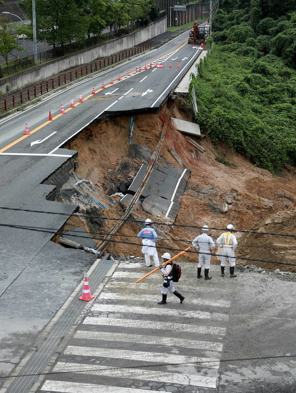 Τραγωδία στην Ιαπωνία: 49 οι νεκροί από τις καταρρακτώδεις βροχές και οι καταιγίδες συνεχίζονται