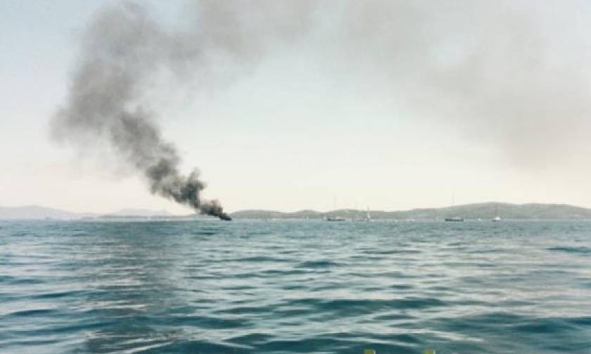 Συναγερμός: Καίγεται σκάφος ανοιχτά της Λευκάδας (photos)