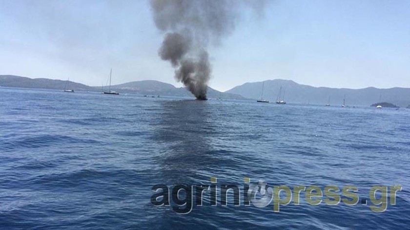 Συναγερμός: Καίγεται σκάφος ανοιχτά της Λευκάδας (photos)