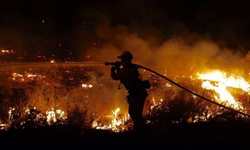 Φωτιά Κεφαλονιά: Ολονύχτια μάχη με τις φλόγες στην Παστρά