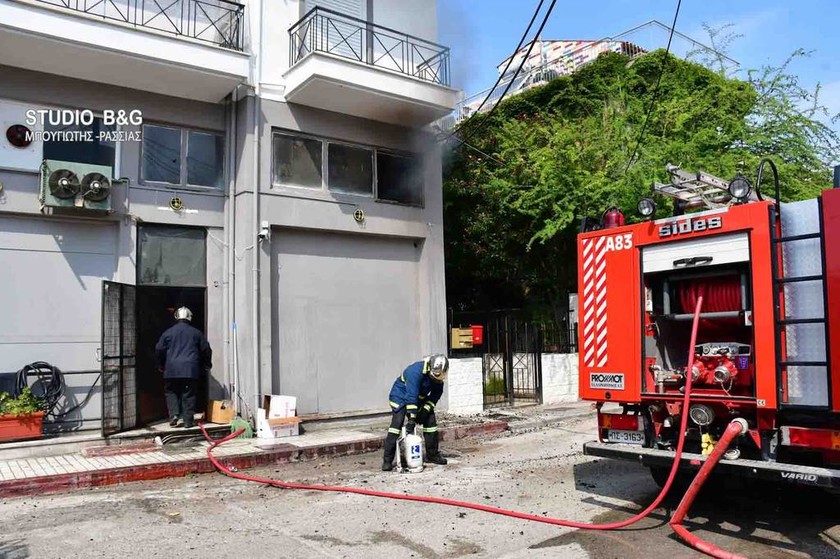 Αναστάτωση στο Ναύπλιο: Μεγάλη φωτιά σε εστιατόριο (vid-pics)