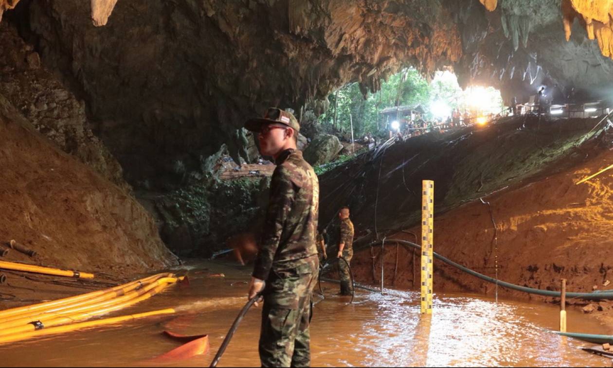 «Θρίλερ» η επιχείρηση διάσωσης στην Ταϊλάνδη: Πότε θα βγει το πρώτο παιδί από τη σπηλιά