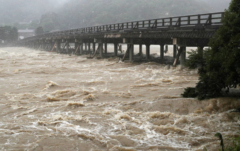 Χωρίς τέλος η τραγωδία στην Ιαπωνία: Στους 81 οι νεκροί από τις πρωτοφανείς καταιγίδες (Pics+Vids)