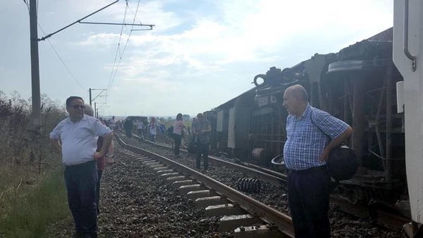 ΕΚΤΑΚΤΟ: Εκτροχιασμός τρένου στην Τουρκία – Πληροφορίες για πολλούς νεκρούς και τραυματίες