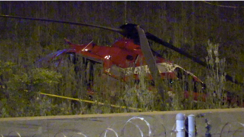 Παρ’ ολίγον τραγωδία: Ελικόπτερο αεροδιακομιδής ασθενών συνετρίβη σε πολυσύχναστο αυτοκινητόδρομο 