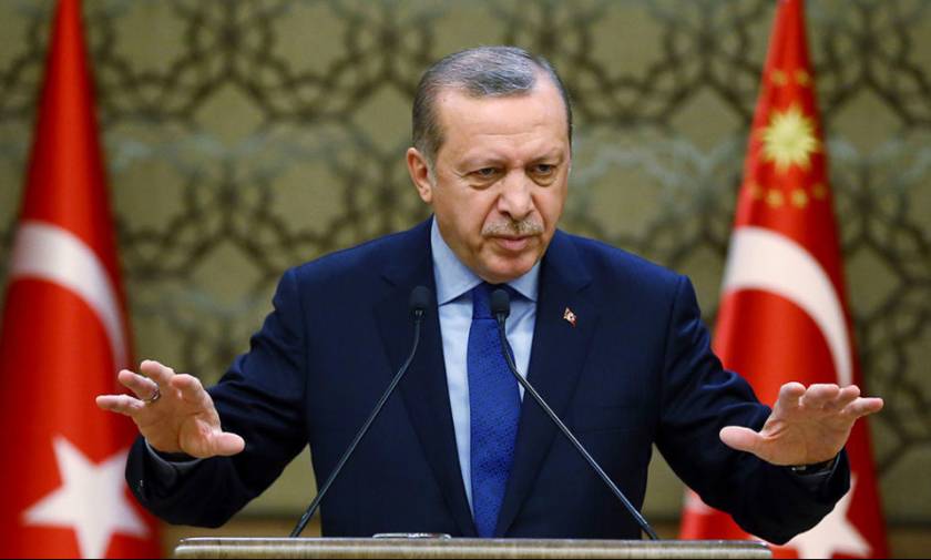 Κατρακυλά η τουρκική λίρα μετά τον διορισμό του γαμπρού του Ερντογάν ως υπουργό Οικονομικών