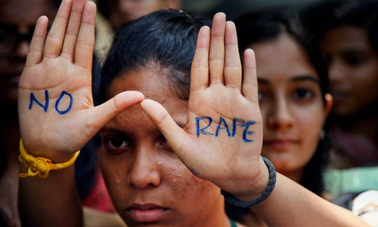 Ινδία: Θανατική ποινή σε τρεις άνδρες που κατηγορούνται για τον ομαδικό βιασμό φοιτήτριας