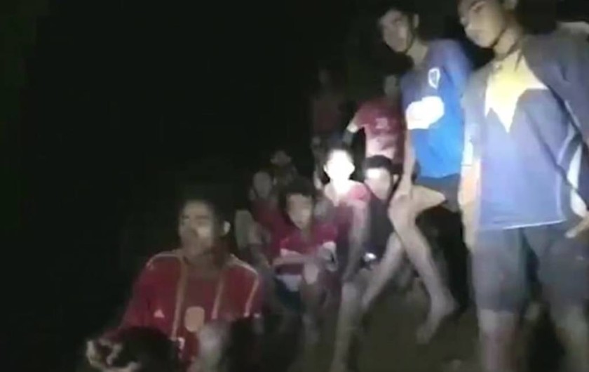 Παγκόσμια συγκίνηση για το «θαύμα» της Ταϊλάνδης: Διασώθηκαν τα 12 παιδιά κι ο προπονητής τους