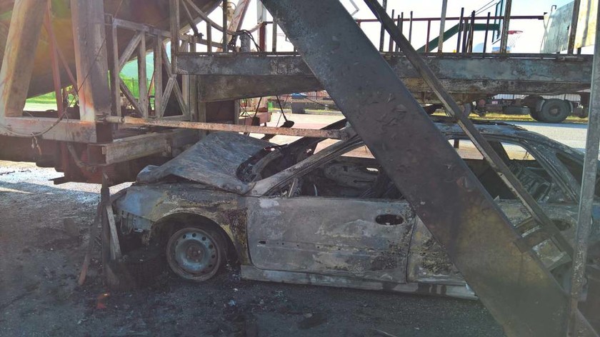 Κοζάνη - Πανικός σε λούνα παρκ: Φλεγόμενο όχημα «καρφώθηκε» σε παιχνίδι – Δείτε τις εικόνες - τρόμου