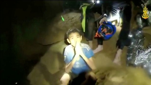 thai kids trapped inside Tham Luang cave 