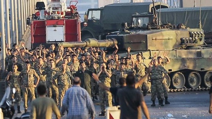 Πραξικόπημα Τουρκία: Ισόβια στους 72 στρατιώτες που αιματοκύλησαν τη γέφυρα του Βοσπόρου (Pics+Vid)