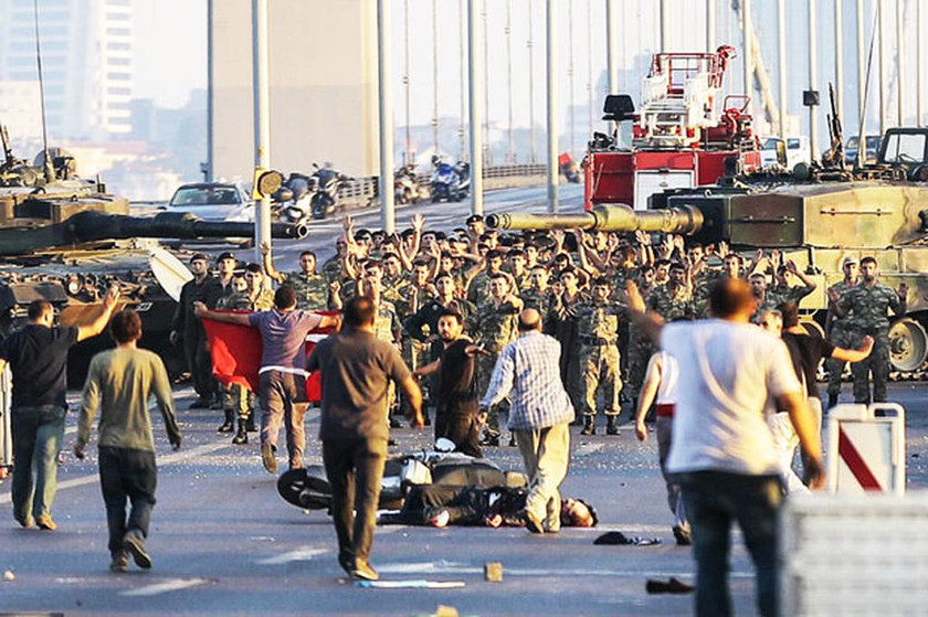 Πραξικόπημα Τουρκία: Ισόβια στους 72 στρατιώτες που αιματοκύλησαν τη γέφυρα του Βοσπόρου (Pics+Vid)