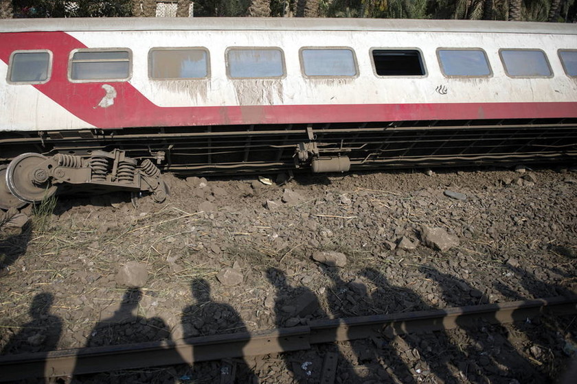 Αίγυπτος: Τουλάχιστον 55 τραυματίες από εκτροχιασμό τρένου (pics)