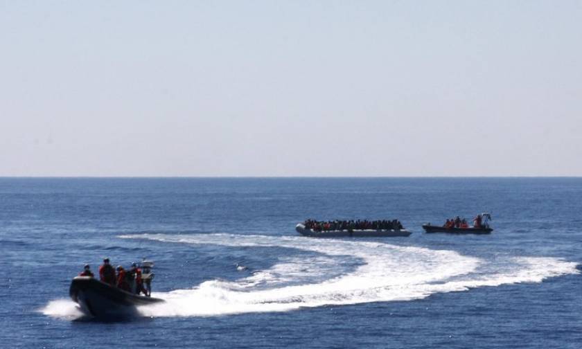 Νέο «θρίλερ» στη Μεσόγειο: Πλοίο με 450 μετανάστες αναζητά ασφαλές λιμάνι