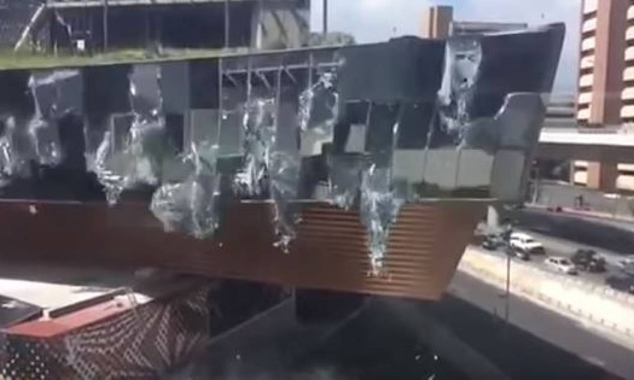 Βίντεο σοκ: Εμπορικό κέντρο κατέρρευσε στο Μεξικό (vid)
