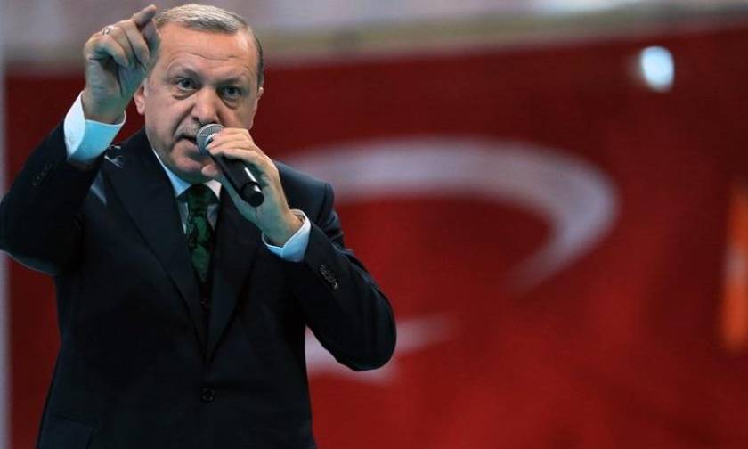 Τα πρώτα προεδρικά διατάγματα του Ερντογάν που τον καθιστούν «σουλτάνο»