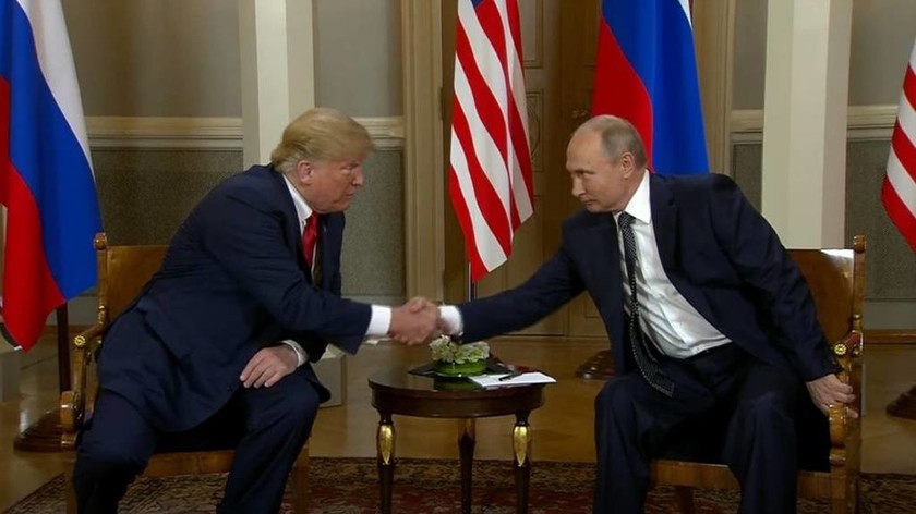 Τραμπ – Πούτιν: Τα μυστικά της συνάντησης που προδίδει η γλώσσα του σώματος (Pics)