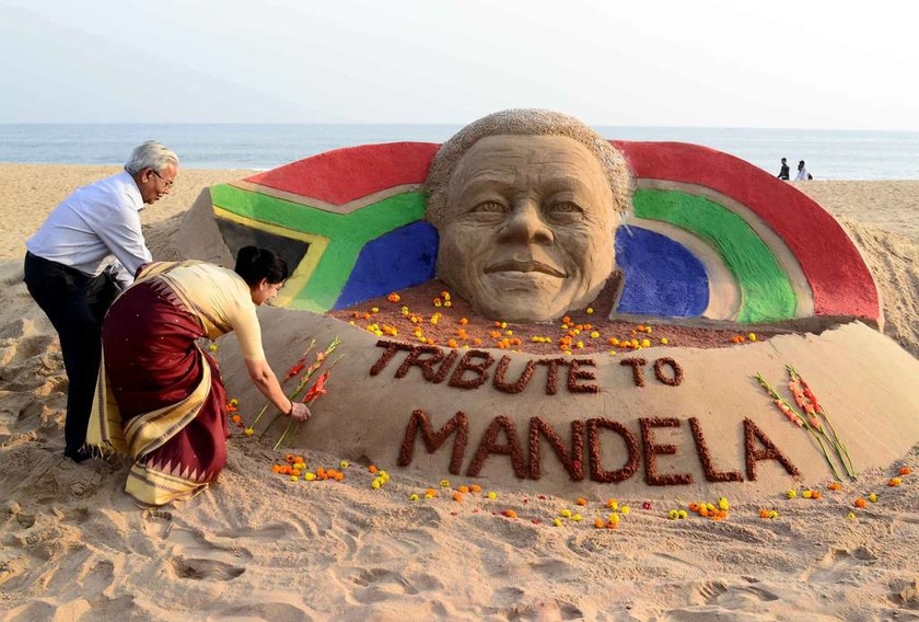 Σαν σήμερα το 1918 γεννιέται ο Νέλσον Μαντέλα (Pics+Vid)