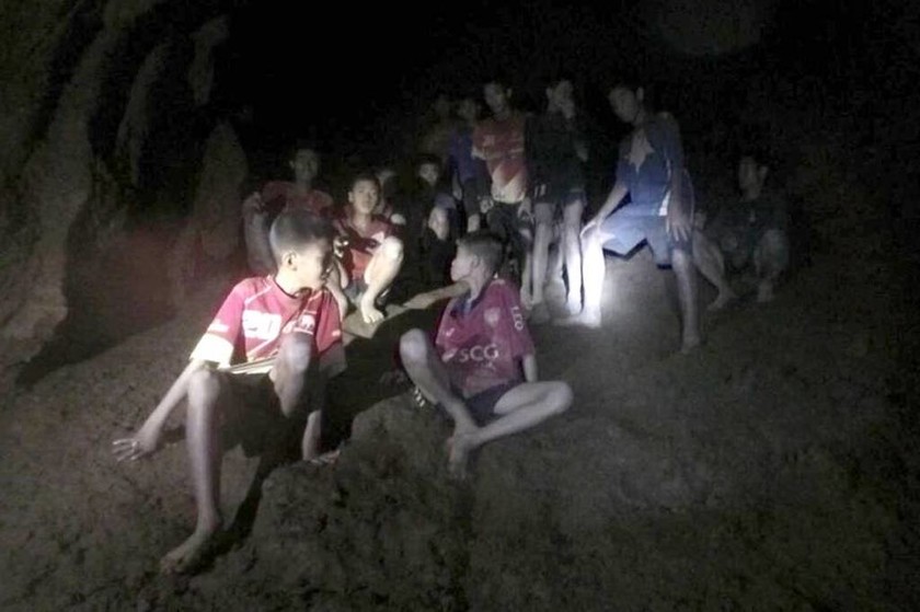 Ταϊλάνδη σπήλαιο: Σκάβαμε με πέτρες τα τοιχώματα του σπηλαίου, φοβόμασταν ότι δε θα ξαναδούμε το φως